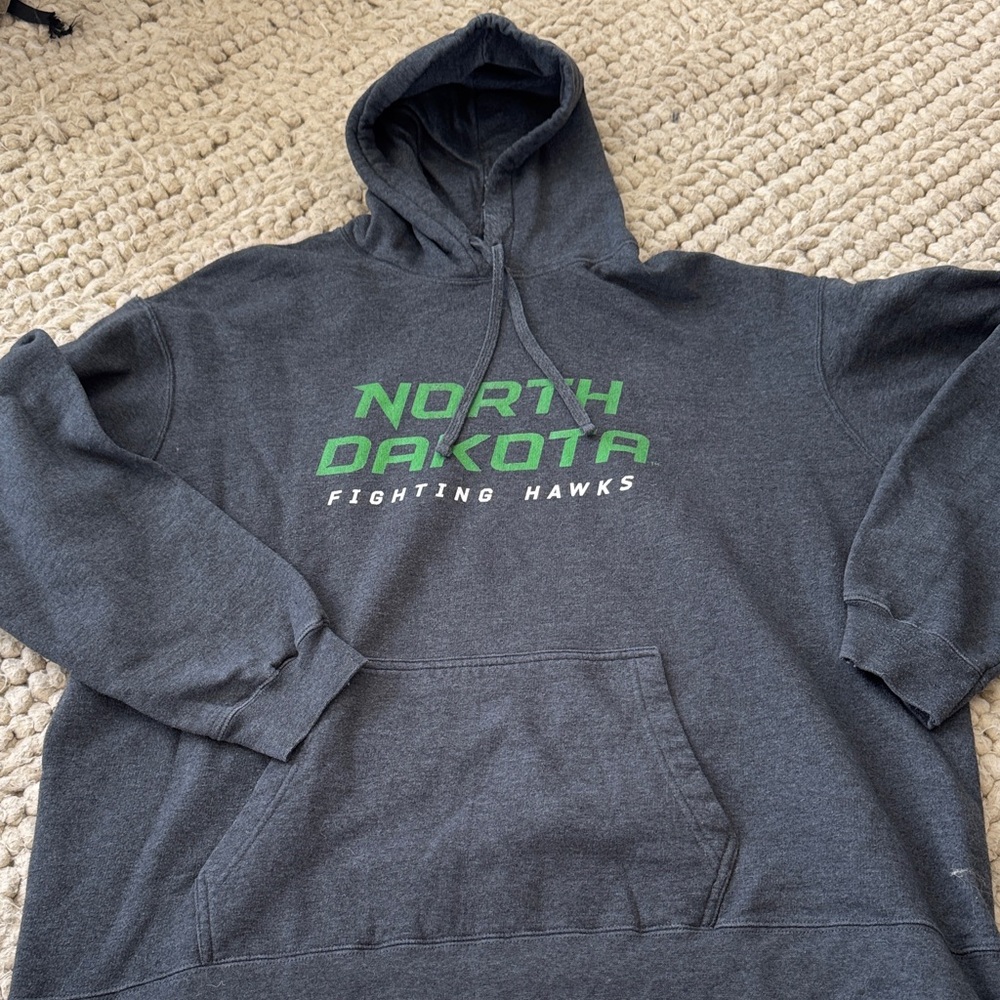 North Dakota Fighting Hawks Gray Hoodie first‎ edition 2Xl Mens